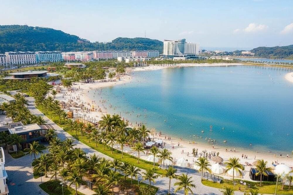 Đồ Sơn Hải Phòng có vị trí thuận lợi trong du lịch, thu hút lượng lớn du khách nội địa.